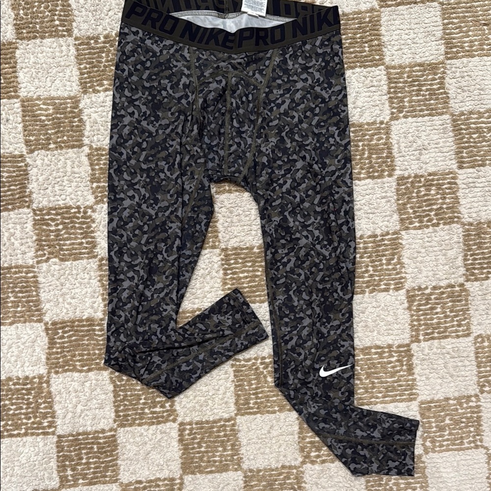 Nike Men's Black green Camouflage Shorts